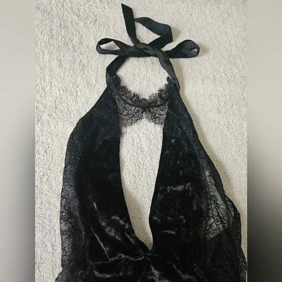 CHELSEA28 NORDSTROM Velvet & Lace Halter Bodysuit | SZ L - Picture 7 of 12
